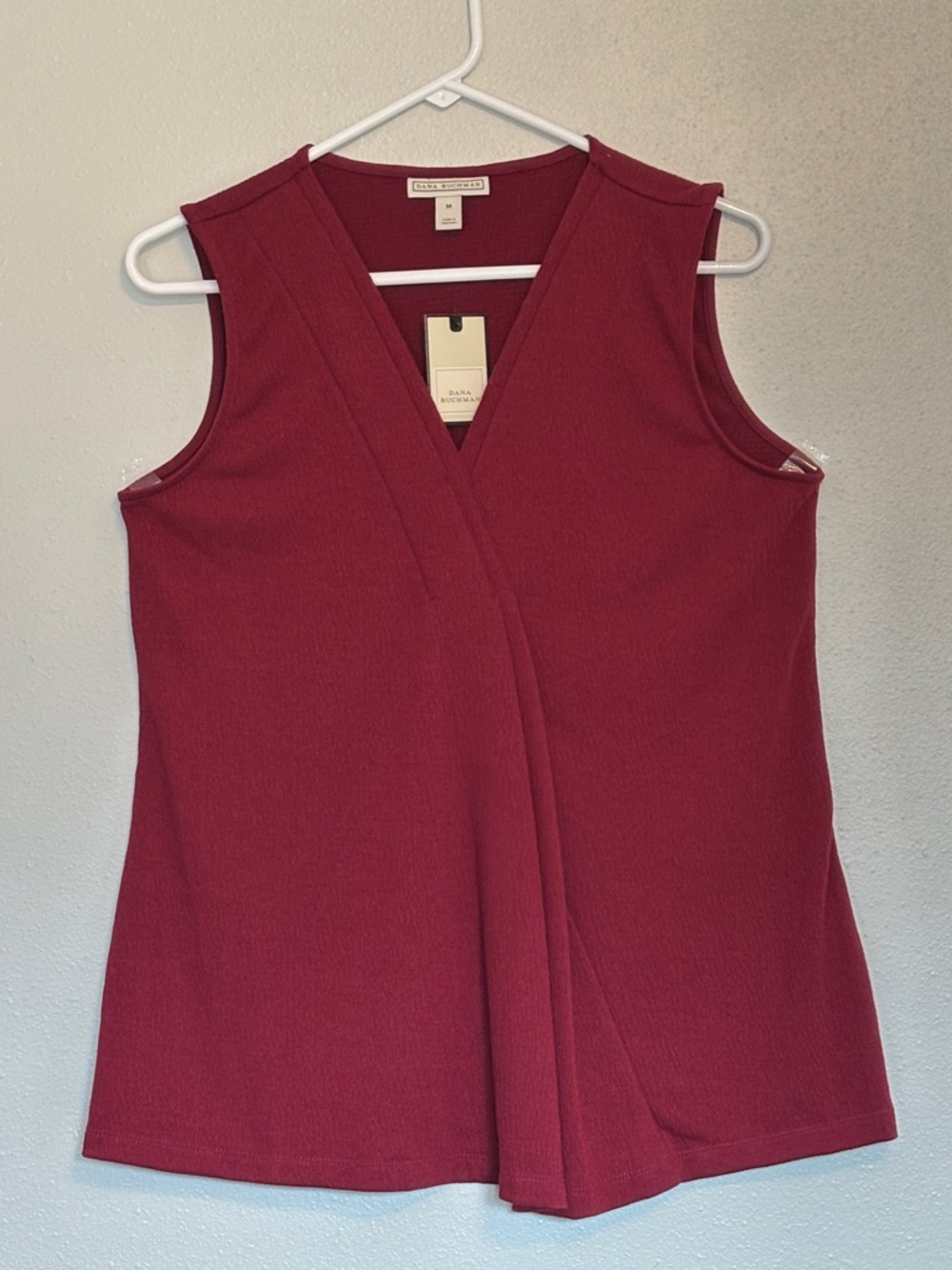 Dana Buchman Burgundy Sleeveless V-Neck Knit Top size Medium